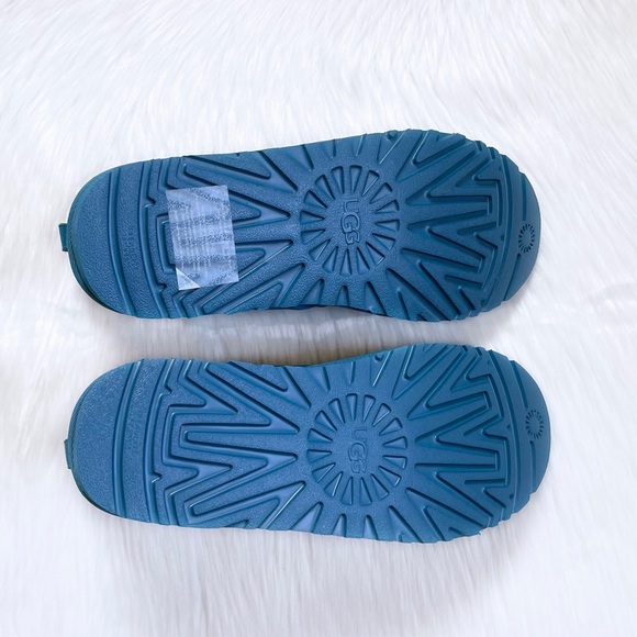 UGG Men’s Blue Neumel Chukka Boots - Picture 6 of 8